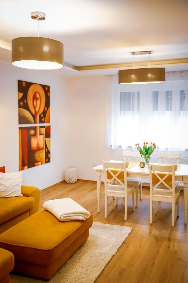 Cozy Apartment In The Downtown Győr Extérieur photo